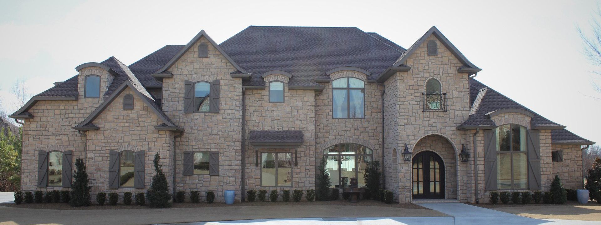 Home clad in Diamond Petra Stone manufactured stone veneer